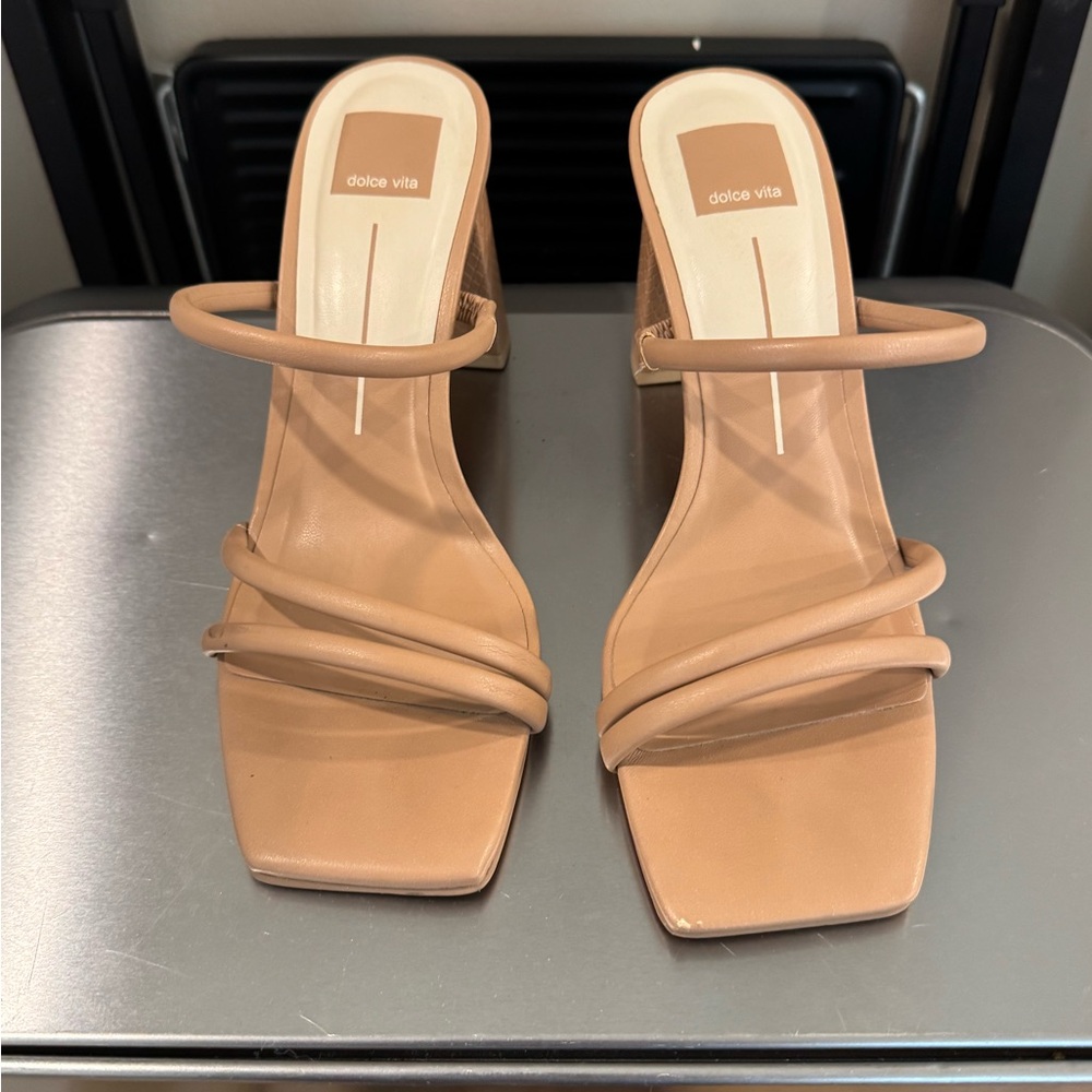 Dolce Vita Women's Tan Strappy Square-Toe Heeled Sandals